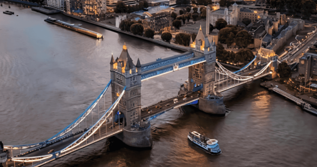 مقتل 2 في حادثة طعن قرب جسر البرج بوسط لندن