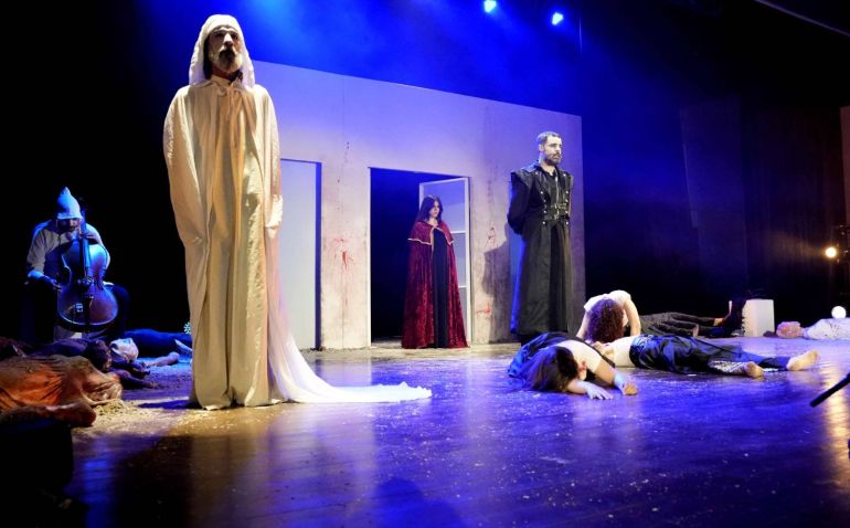 مسرحية أشلاء