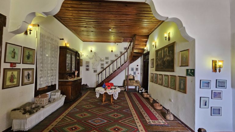 23 ـ متحف فلورا الإثنوغرافي يأخذ زوّاره في جولة بين أروقة الحياة اليومية لسكان منطقة فلورا