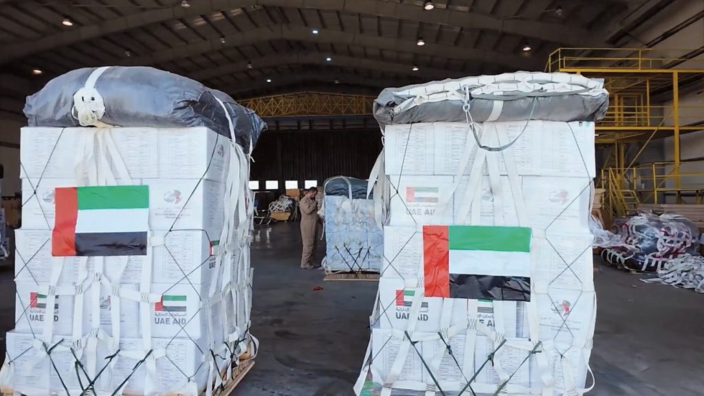 الإمارات تنفذ الإنزال الجوي الـ64 للمساعدات ضمن عملية “طيور الخير” إلى غزة