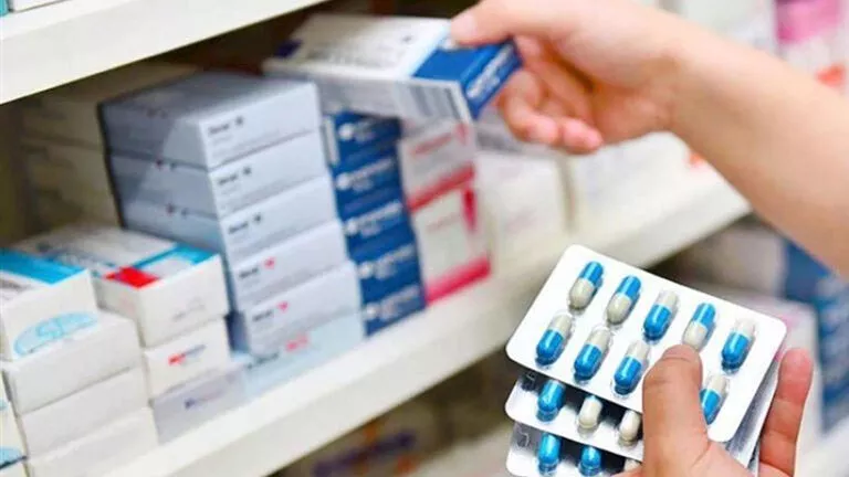 “يُمرر الأدوية المجهولة”.. “الحق في الدواء” يطالب بوقف الإعلانات الطبي