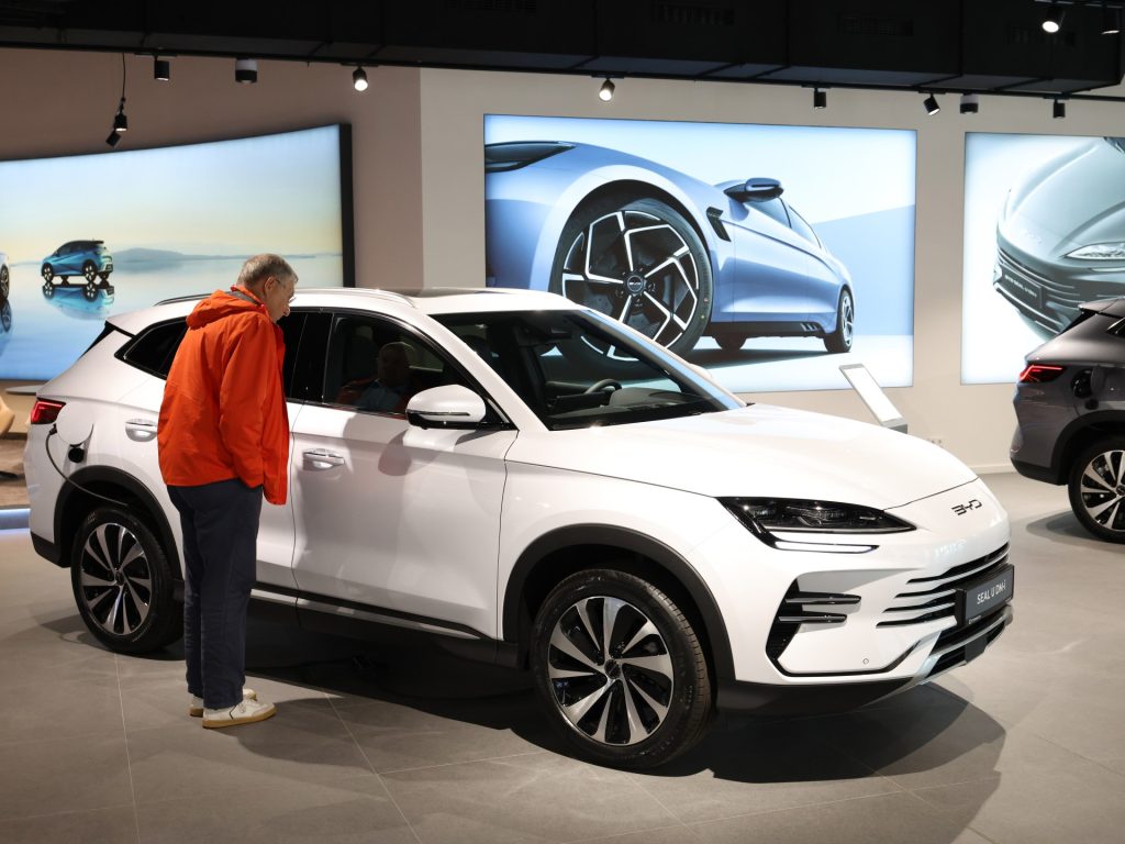 “بي واي دي” تطارد تسلا في السوق السعودي