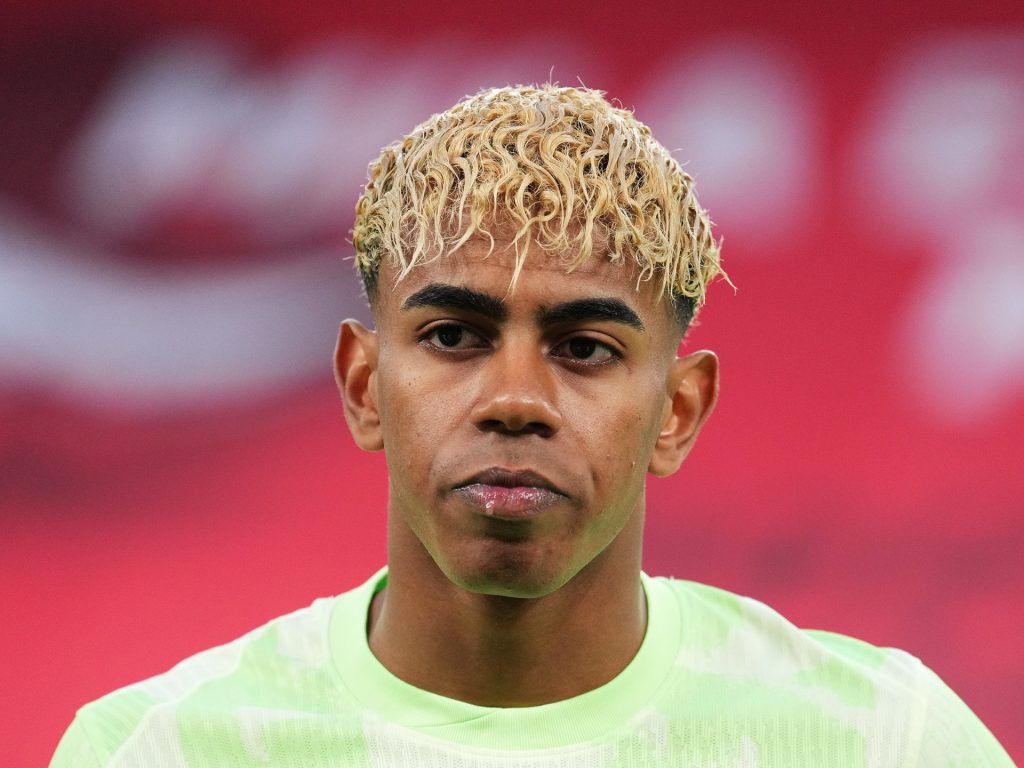 اتهام لامين جمال نجم برشلونة بتوظيف أقزام في حفل عيد ميلاده