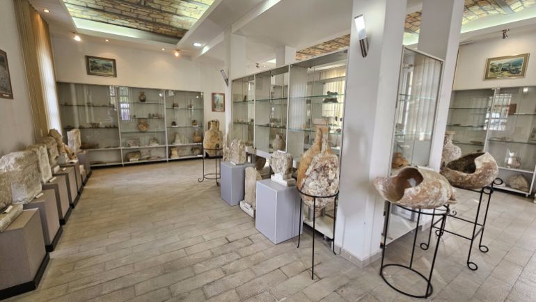 21 ـ يحتضن متحف فلورا التاريخي مئات من القطع الأصلية التي تسرد مراحل تاريخية متعددة من العصور القديمة إلى الزمن المعاصر