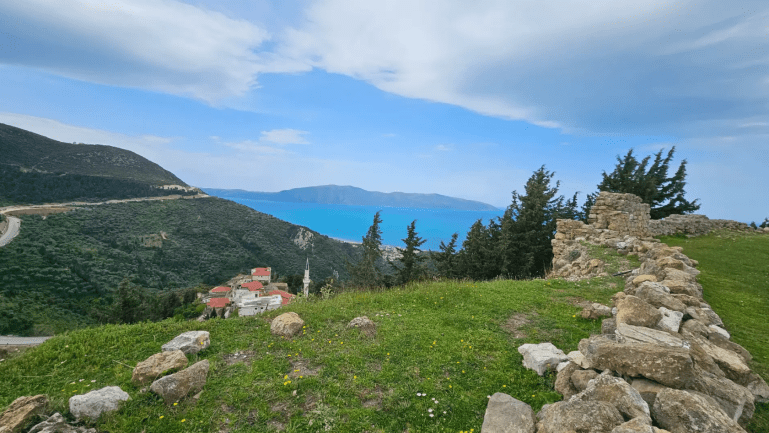 تمنح قلعة كانينا للزوار إطلالات بانورامية مذهلة من جميع الزوايا