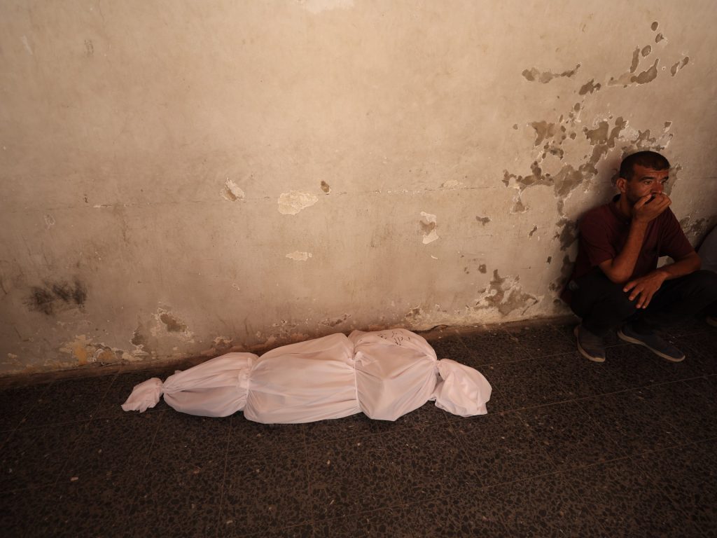 95 شهيدا بالقطاع والأطفال يتساقطون بسبب الجوع