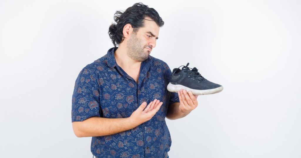 وداعا للرائحة الكريهة.. دليلك العملي للتخلص من روائح الأحذية نهائيا