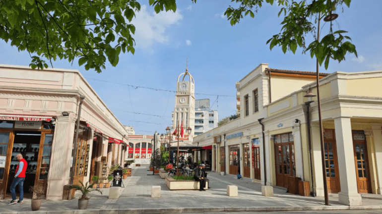 تحتضن مدينة فلورا ثلاثة متاحف بارزة تروي صفحات من تاريخها العريق وتراثها الغني