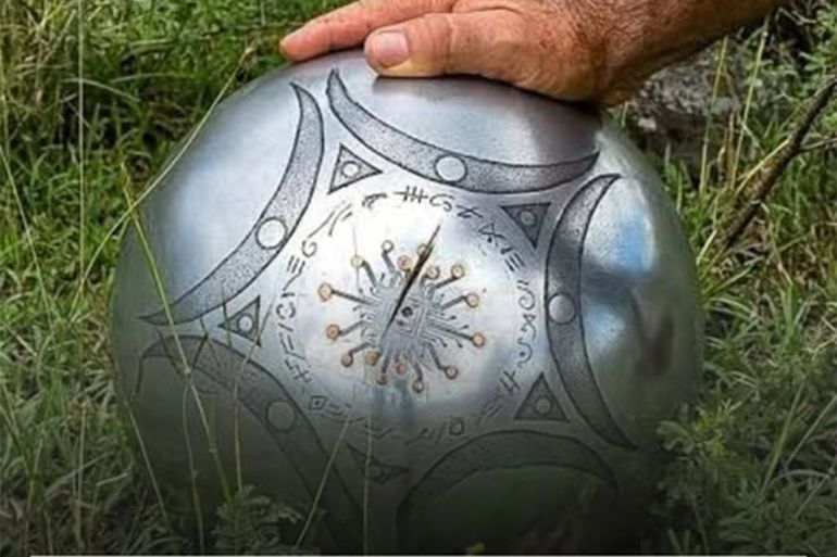 كرة بوغا المشهورة في كولومبيا Buga Sphere