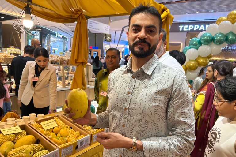 عثمان أحمد يقدم ما يعتبره ملك الفاكهة الباكستانية ويقول إن المنافسة الحقيقية في النوعية والذوق
