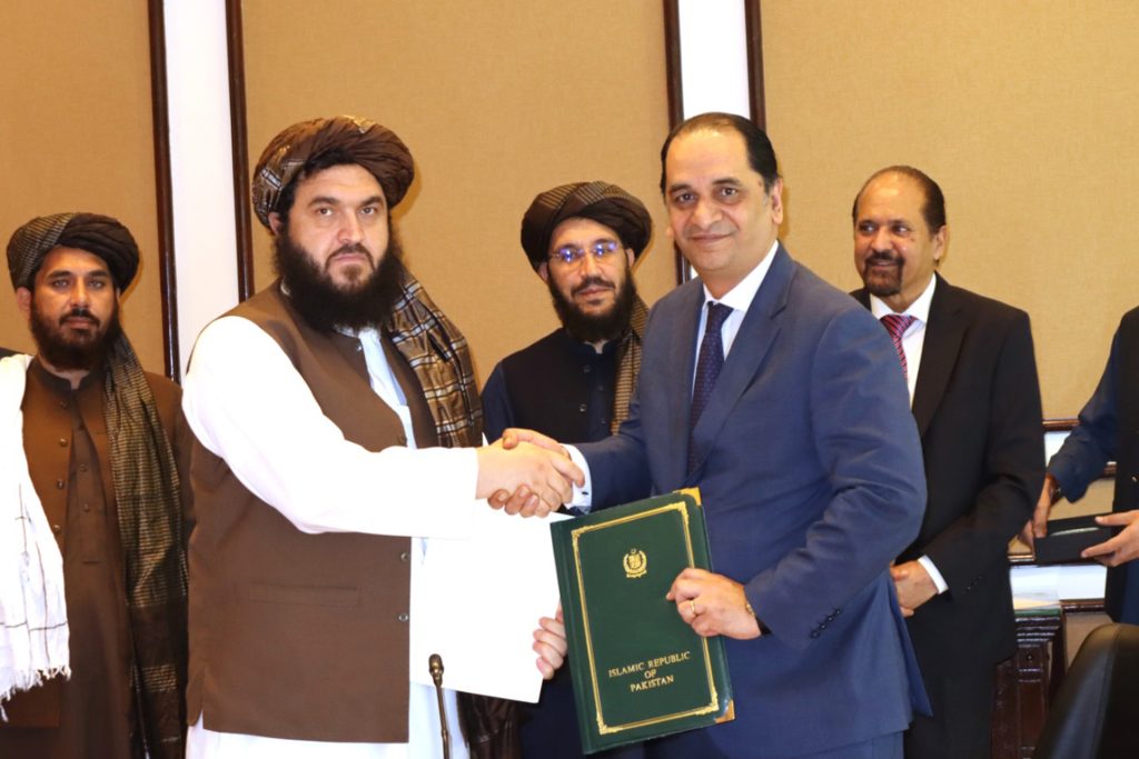 اتفاق كابل وإسلام آباد التجاري.. اقتصاد يتجاوز السياسة أم امتداد لها؟