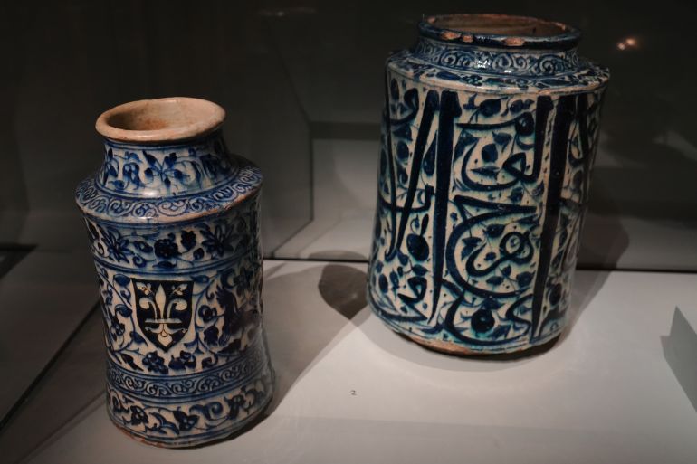 متحف اللوفر يروي حكاية سلطنة المماليك في باريس لقطات متنوعة من قاعات المعرض والقطع المعروضة