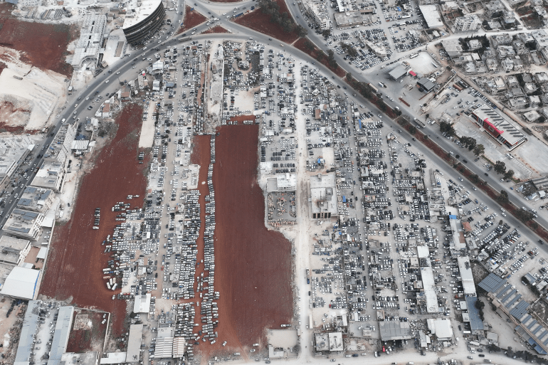 ازدحام الطرقات بسبب كثافة السيارات(خاص) قرار منع استيراد السيارات المستعملة في سوريا - الجزيرة نت