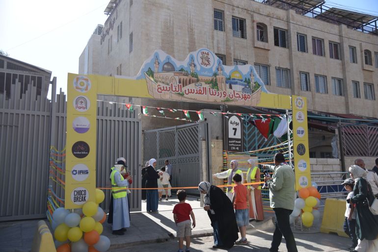 مهرجان شدو الرحال، الأردن، الجزيرة نت.jpg واجهة مكان المعرض المصدر: الجزيرة نت