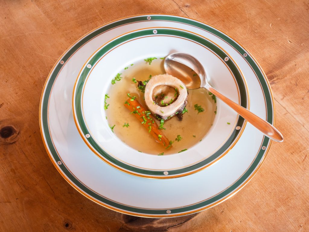 هل مرق العظام غذاء خارق حقا؟