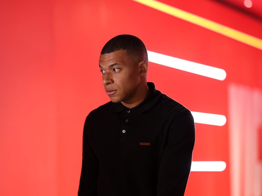 مبابي يتنازل عن شكواه ضد باريس سان جيرمان