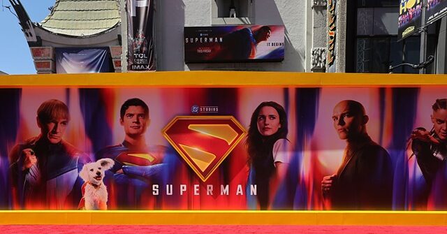 سوبرمان جيمس غون ، المؤيد بشكل صارخ ، عائلة مؤيدة للمعادلة