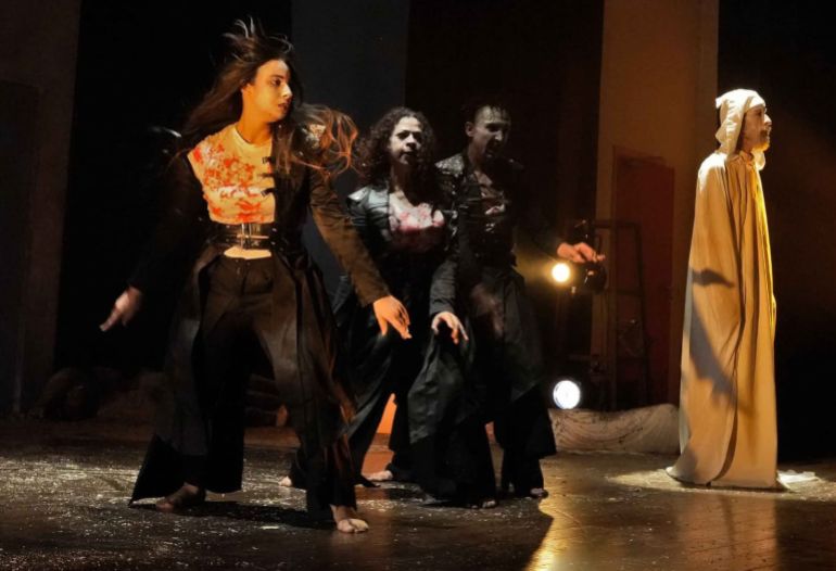 مسرحية أشلاء