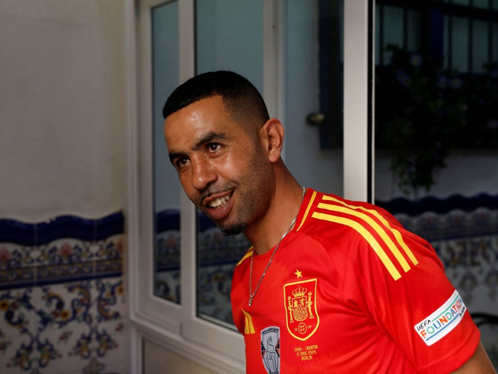 والد لامين جمال يتحول من ضحية إلى مشتبه به في قضية طعنه بسكين