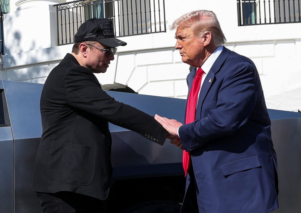 أسهم تسلا تهوي بعد إعلان ماسك “حزب أميركا”