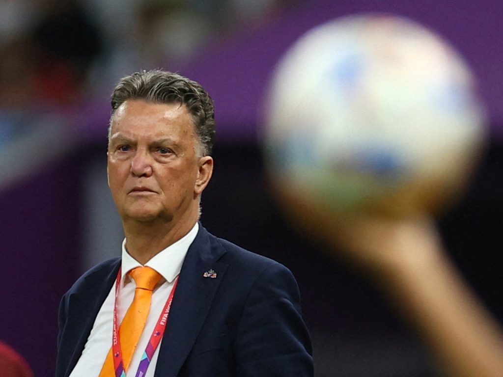 شفاء المدرب المخضرم فان خال من السرطان