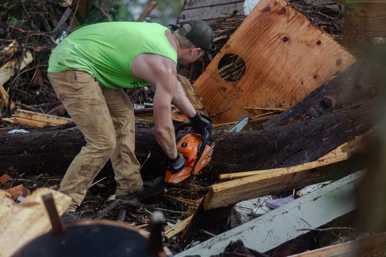 HUNT, TEXAS - JULY 6: Search and rescue workers dig through debris looking for any survivors or remains of people swept up in the flash flooding on July 6, 2025 in Hunt, Texas. Heavy rainfall caused flooding along the Guadalupe River in central Texas with multiple fatalities reported. Jim Vondruska/Getty Images/AFP (Photo by Jim Vondruska / GETTY IMAGES NORTH AMERICA / Getty Images via AFP)