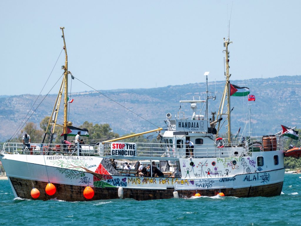 مسيّرات تحيط بالسفينة “حنظلة” وانقطاع الاتصال بها | أخبار