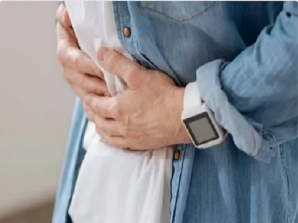 الخضيري يحذر من «آفة الإمساك»: تصيب 30% من المجتمع