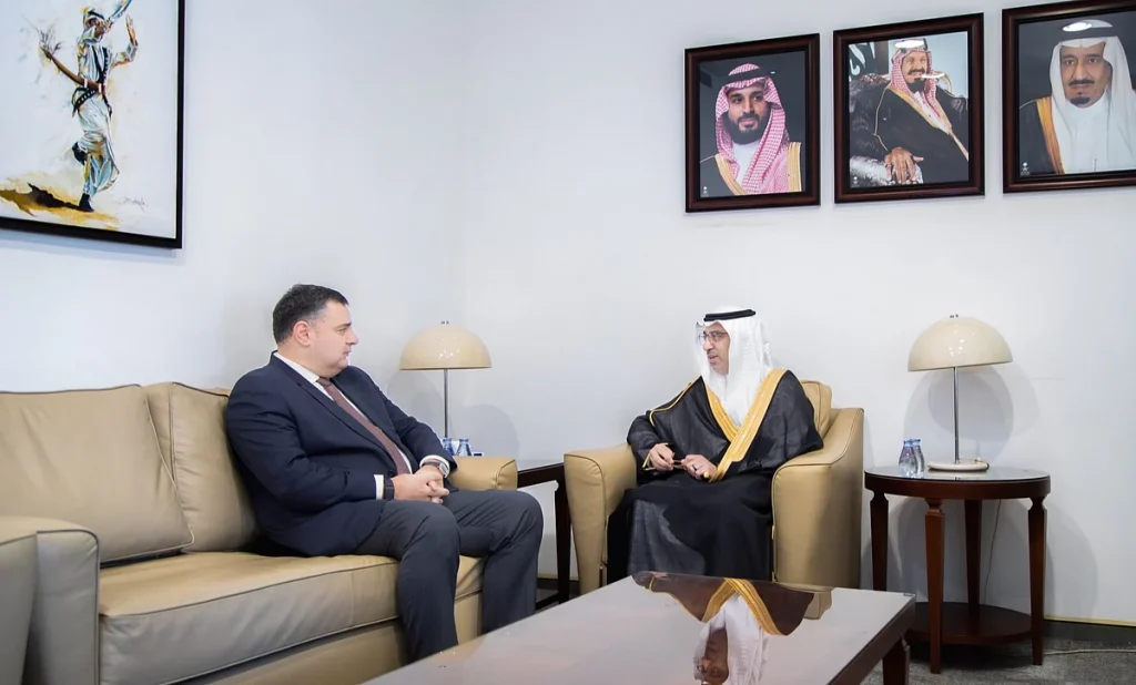 «بن زرعه» يستعرض الموضوعات الاقتصادية ذات الاهتمام المشترك مع سفير جورجيا لدى المملكة