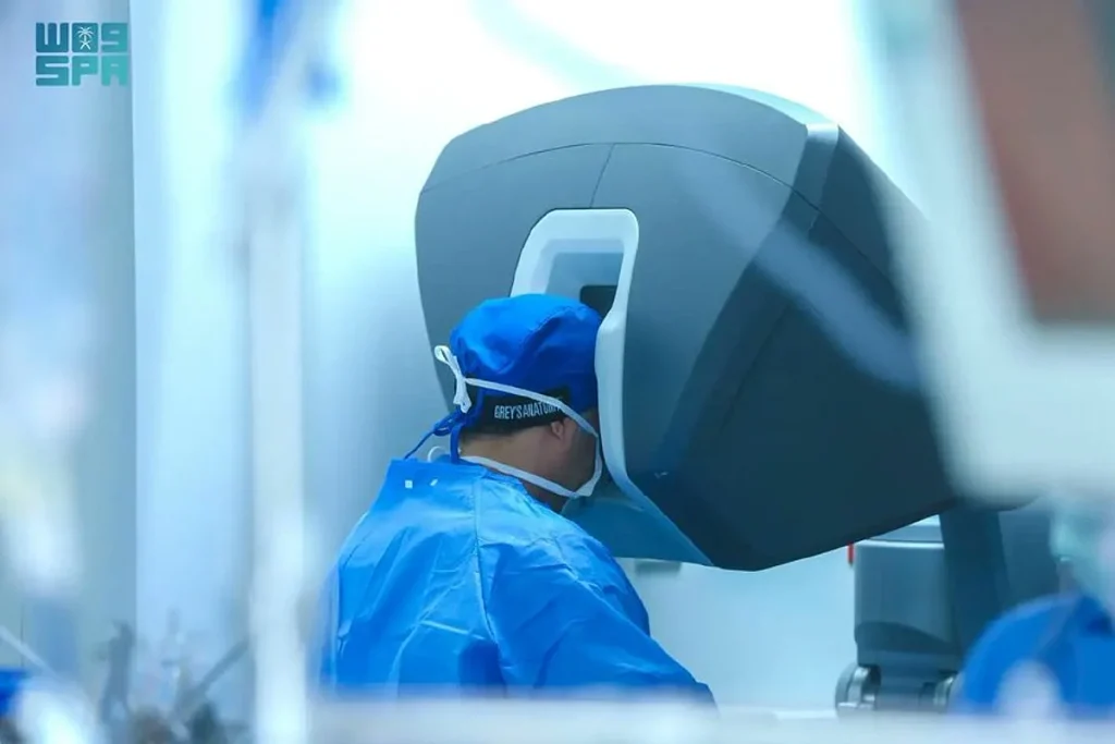 الأولى عالميًا.. «التخصصي» يزرع جهاز دعم بطيني مزدوج بمساعدة الروبوت