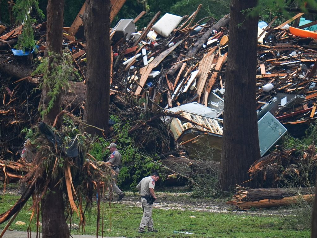 حرائق سوريا وفيضانات تكساس وموجات أوروبا الحارة.. ما الذي يحدث للعالم؟
