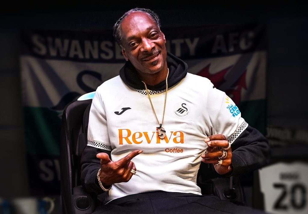 المغني الشهير سنوب دوغ يستثمر في كرة القدم