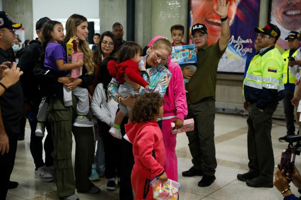 يعلن السلفادور عن رفض “الكل” المحتجز في سجنها الضخم