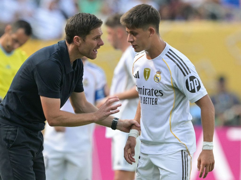 “عصر جديد” مدرب ريال مدريد يبرر الهزيمة القاسية أمام سان جيرمان بكأس العالم للأندية