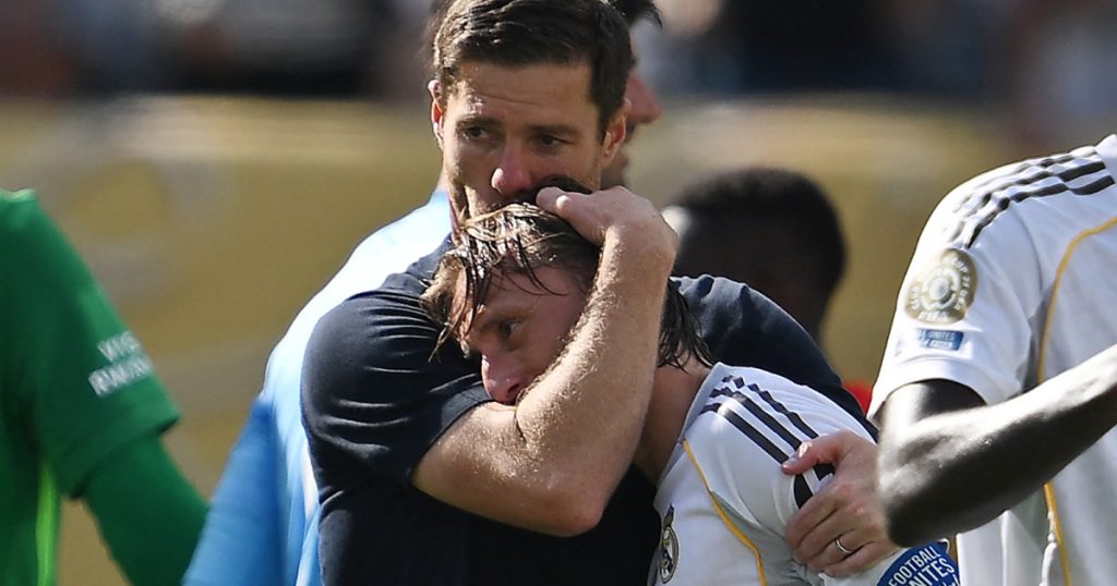 مودريتش يحذر ألونسو مما ينتظره في ريال مدريد