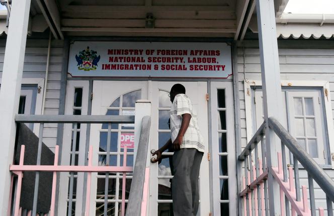 مكتب الهجرة الرئيسي في Basseterre ، عاصمة Saint-Kitts-et-Nevis ، في عام 2012.