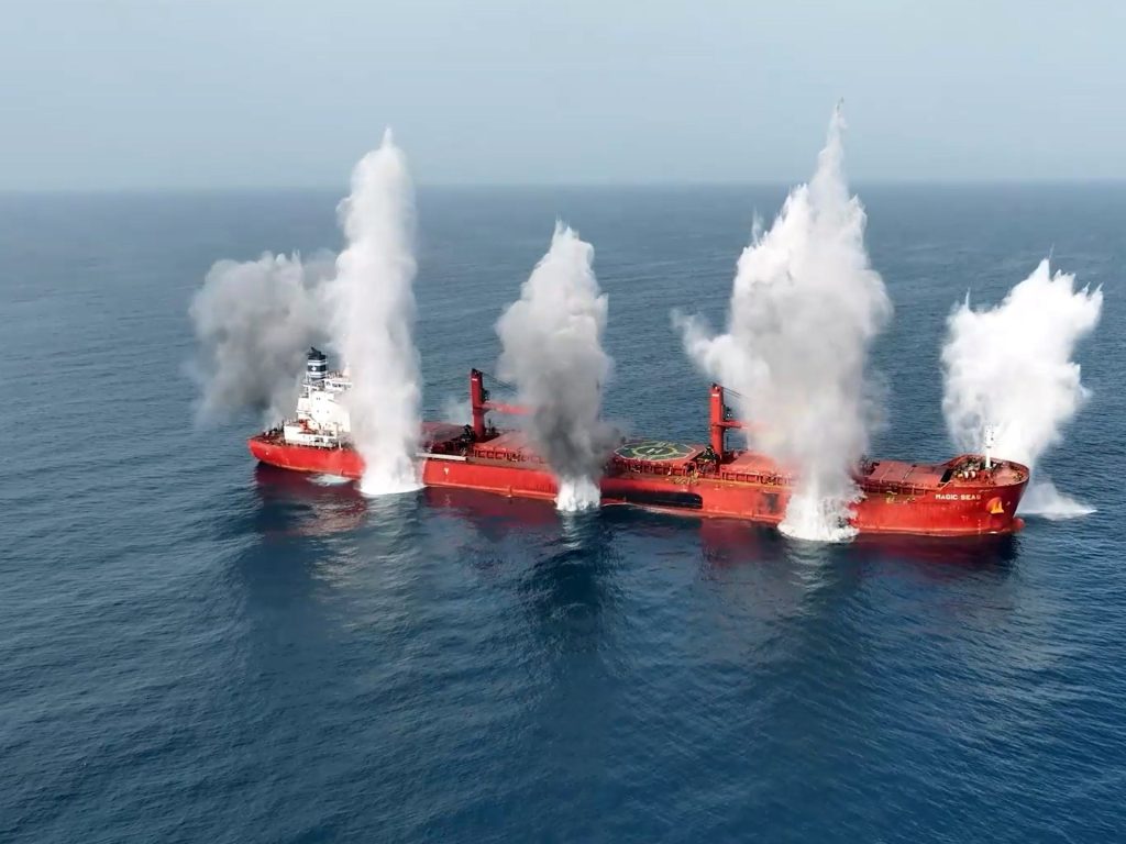 قفزة في كلفة تأمين السفن بالبحر الأحمر مع استئناف هجمات الحوثيين