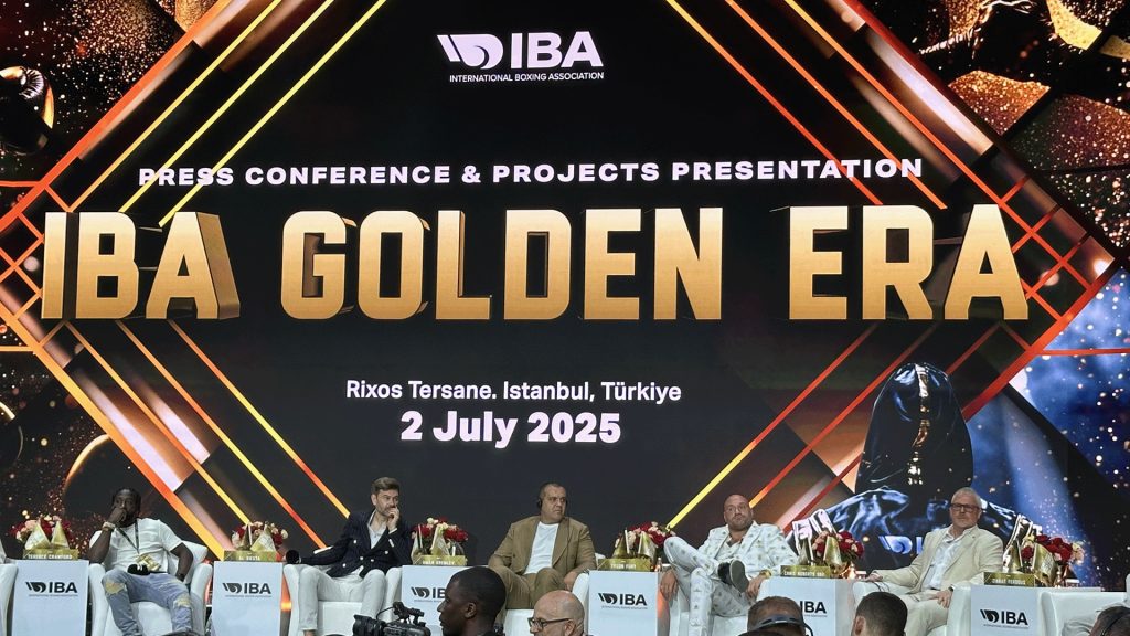 الملاكمة تدشن “العصر الذهبي” بالأزياء والنزالات الدامية