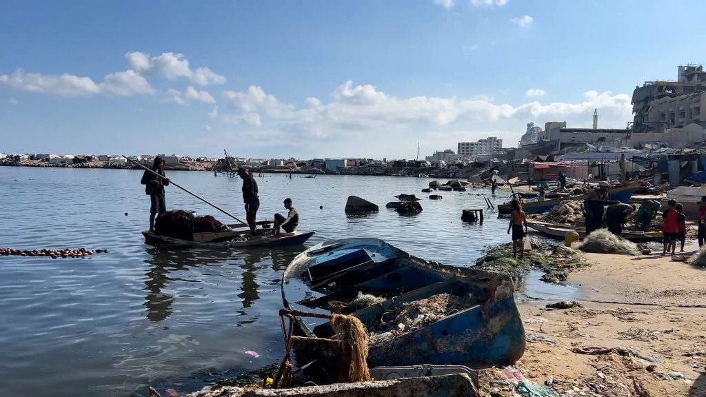متنفسهم ومصدر رزقهم.. بحر غزة ممنوع على أهلها بأمر من الاحتلال