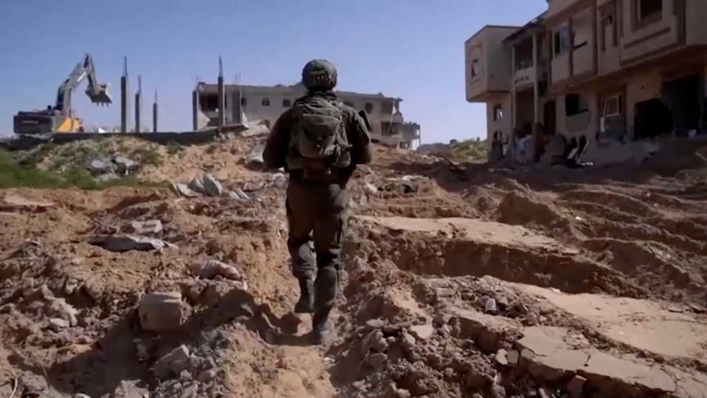 إعلام إسرائيلي: جنود يقتلون أنفسهم واستقالات تهز حكومة نتنياهو