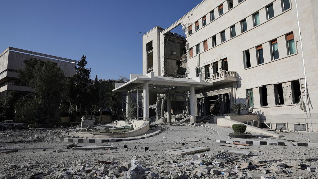 صحف عالمية: خطوط إسرائيل الحمراء في سوريا تغرقها أكثر في الصراع