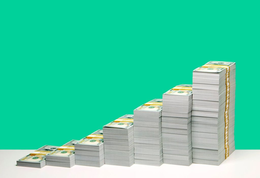 رفعت مجموعة Altria Group إرشادات EPS ، مثيرة لزيادة الأرباح التالية (MO)