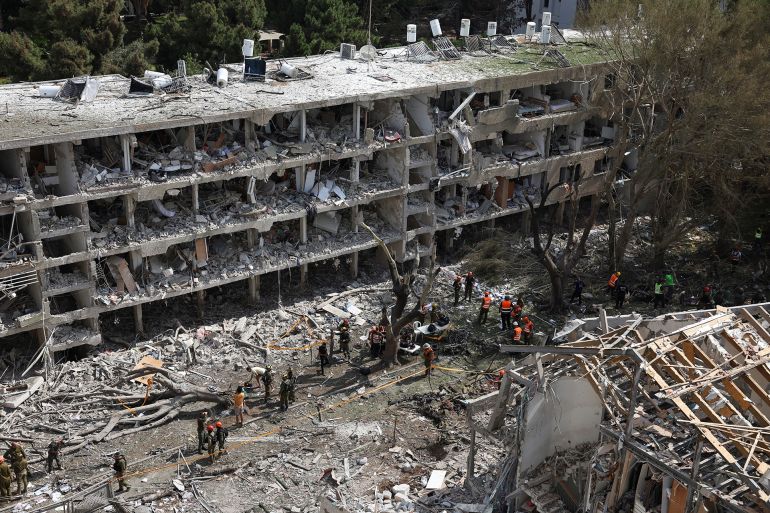 Emergency personnel work at an impact site following a missile attack from Iran on Israel, amid the Iran-Israel conflict, in Tel Aviv, Israel, June 22, 2025. REUTERS/Violeta Santos Moura