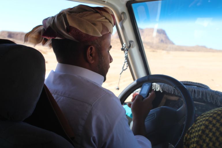 غالبية البدو يمتلكون هواتف محمولة وحسابات اجتماعية