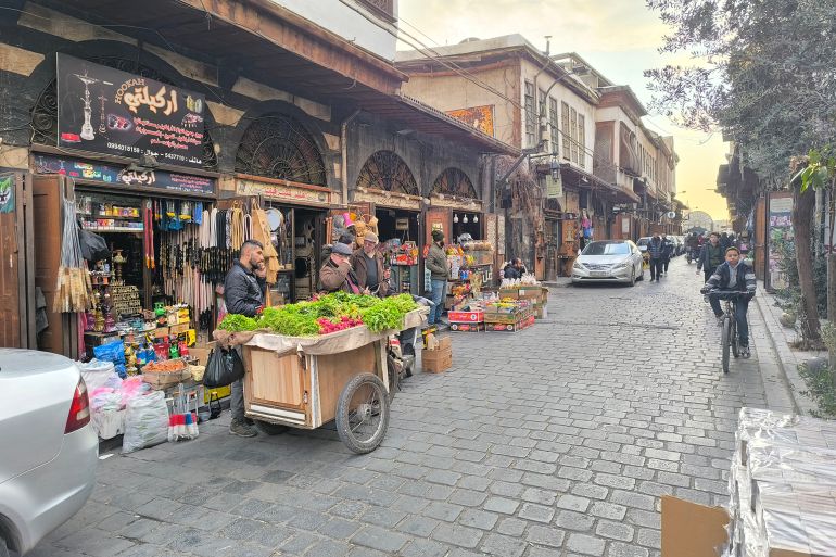 بسطة خضر في شارع الأمين_أرشيف المراسل_ الجزيرة نت