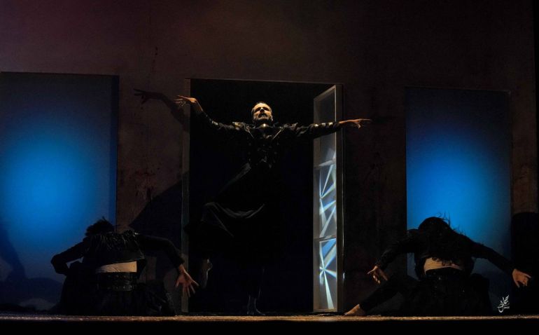 مسرحية أشلاء