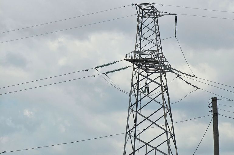 البنية التحتية للشبكة الكهربائية في سوريا تعاني من مشاكل (الجزيرة) (1)