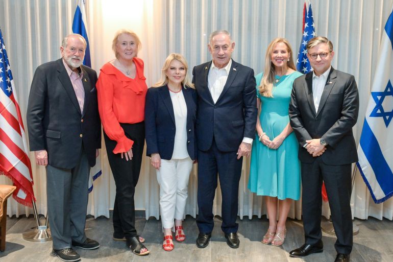 التقى رئيس الوزراء نتنياهو وزوجته سارة، برئيس مجلس النواب الأميركي جونسون وزوجته كيلي لاري، إلى جانب السفير الأميركي لدى إسرائيل مايك هكابي وزوجته، وذلك في مستوطنة شيلو - (صور 1+2 تصوير مكتب الصحافة الحكومي عممت للاستعمال الحر لوسائل الإعلام)