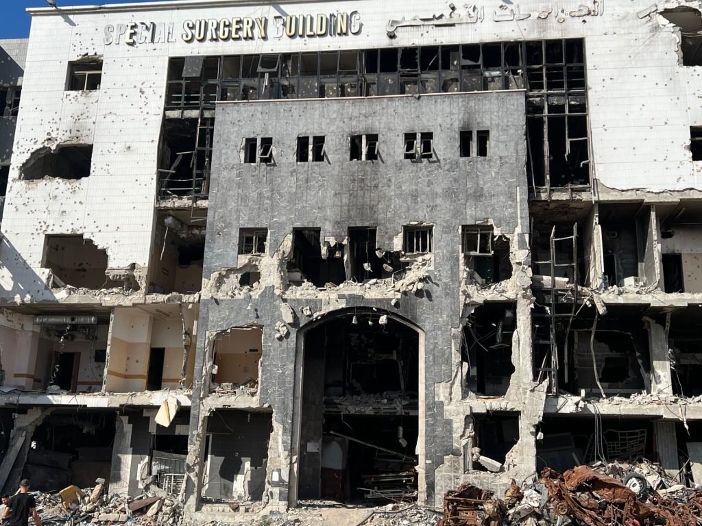 الإبادة الصحية.. أطباء يستنكرون الصمت اتجاه الاعتداءات على القطاع الطبي في غزة