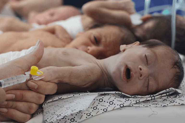 المصدر: موقع الأمم المتحدة الوصف: © UNICEF/Eyad El Baba Babies at Gaza's Al-Shifa hospital being prepared for evacuatio الرابط: https://news.un.org/en/story/2023/12/1144627